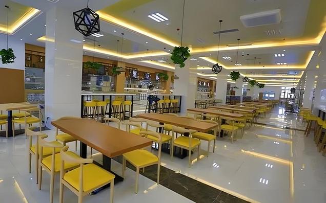 味萊客餐飲管理 專業(yè)承包工廠、工地、學(xué)校飯?zhí)茫蛟旆判氖程? />
</span>
<span id=